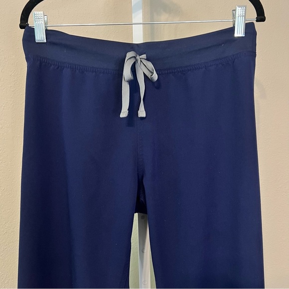 Figs Navy Catarina One Pocket Scrub Top and Livingston Basic Scrub Pants - Picture 7 of 10